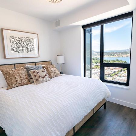 Awesome View 21 Two Bedroom One Bath Downtown Lake View Near Beach Kelowna Buitenkant foto