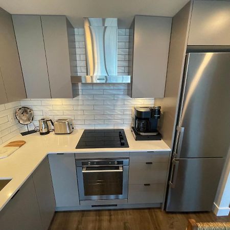 Awesome View 21 Two Bedroom One Bath Downtown Lake View Near Beach Kelowna Buitenkant foto