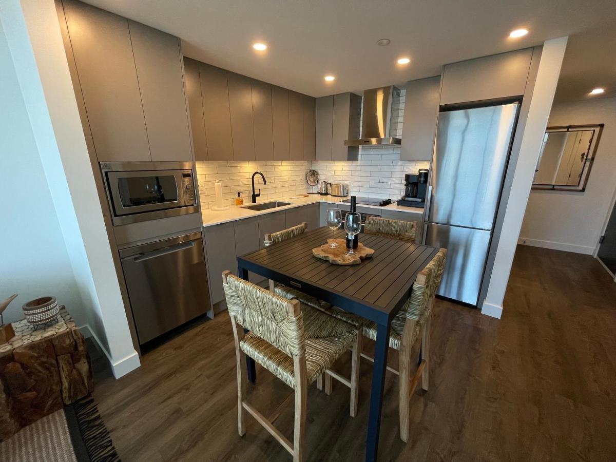 Awesome View 21 Two Bedroom One Bath Downtown Lake View Near Beach Kelowna Buitenkant foto