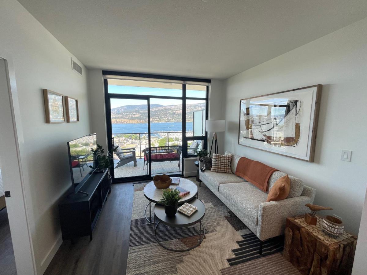Awesome View 21 Two Bedroom One Bath Downtown Lake View Near Beach Kelowna Buitenkant foto