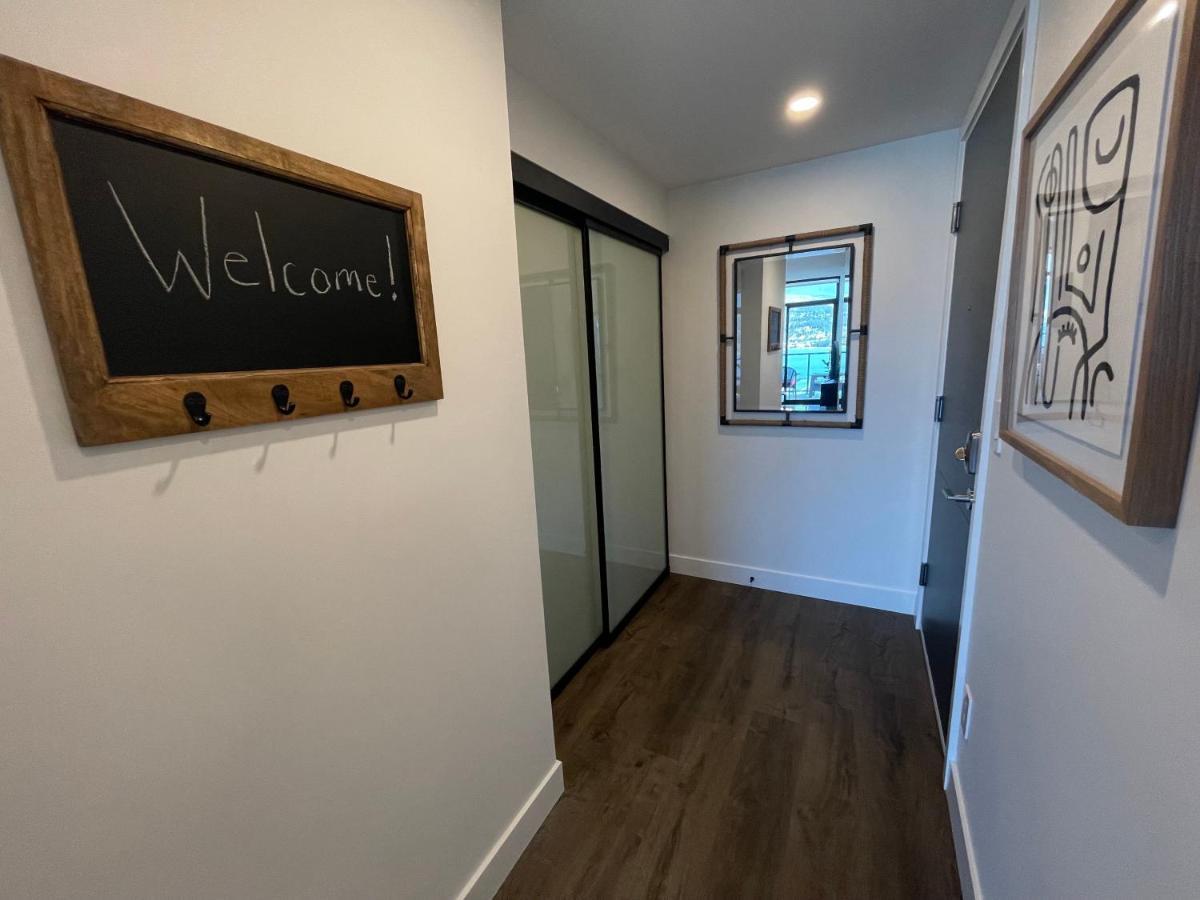 Awesome View 21 Two Bedroom One Bath Downtown Lake View Near Beach Kelowna Buitenkant foto