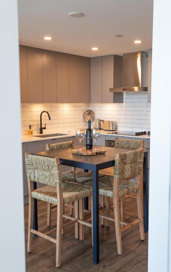 Awesome View 21 Two Bedroom One Bath Downtown Lake View Near Beach Kelowna Buitenkant foto
