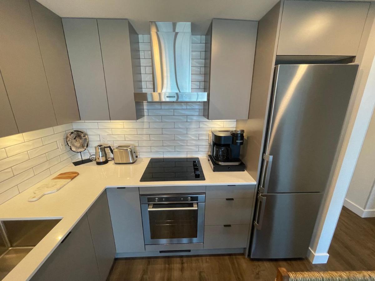 Awesome View 21 Two Bedroom One Bath Downtown Lake View Near Beach Kelowna Buitenkant foto