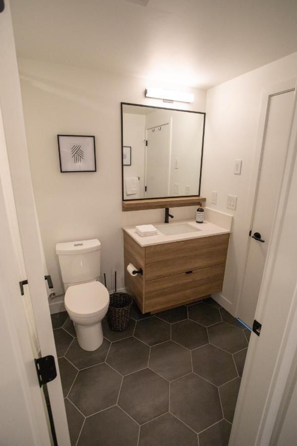 Awesome View 21 Two Bedroom One Bath Downtown Lake View Near Beach Kelowna Buitenkant foto